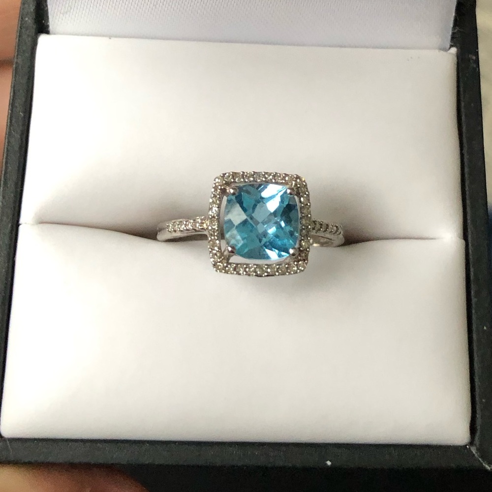 10kt Blue Topaz Diamond Ring